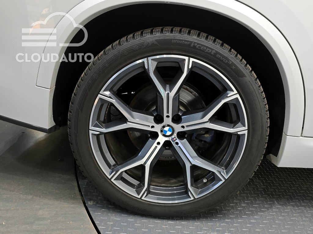2023 BMW X5 xDrive 40i M Sports - Image 5