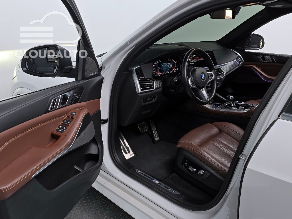 2023 BMW X5 xDrive 40i M Sports - Image 10
