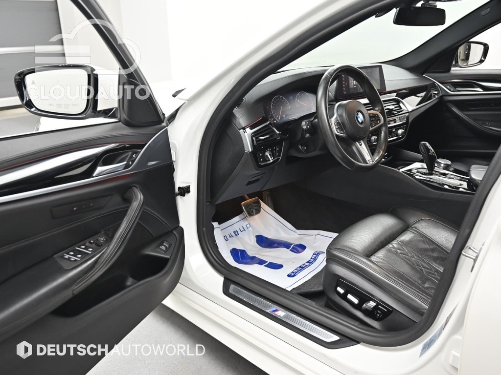 2019 BMW 5 Series 530i xDrive M Sports Plus - Image 11