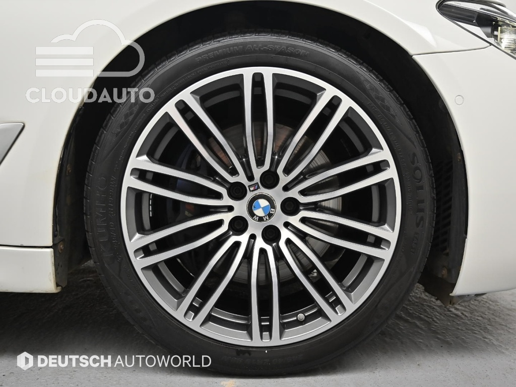 2019 BMW 5 Series 530i xDrive M Sports Plus - Image 5
