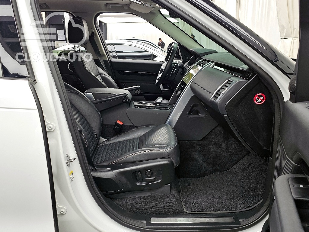 2022 Land Rover Discovery D250 S - Image 11