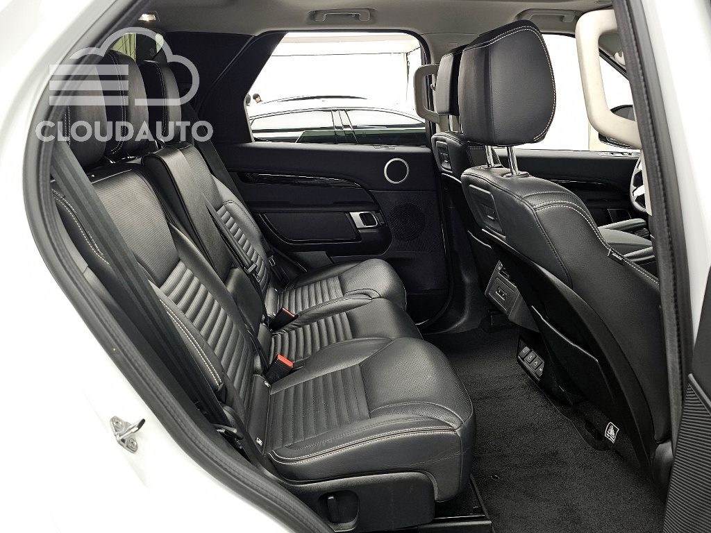 2022 Land Rover Discovery D250 S - Image 12