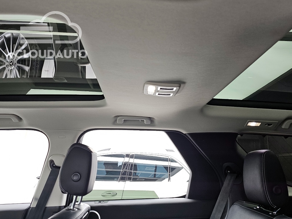 2022 Land Rover Discovery D250 S - Image 19