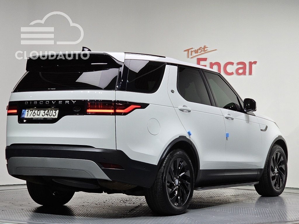 2022 Land Rover Discovery D250 S - Image 2