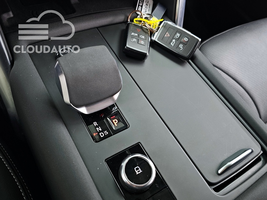 2022 Land Rover Discovery D250 S - Image 9