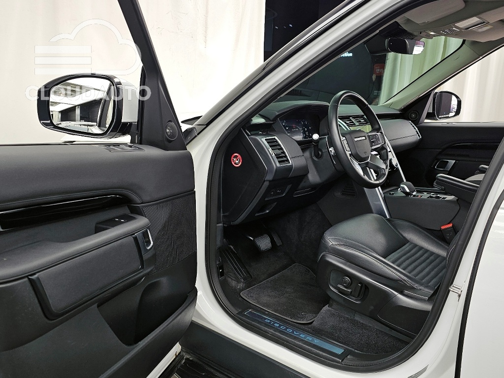 2022 Land Rover Discovery D250 S - Image 10