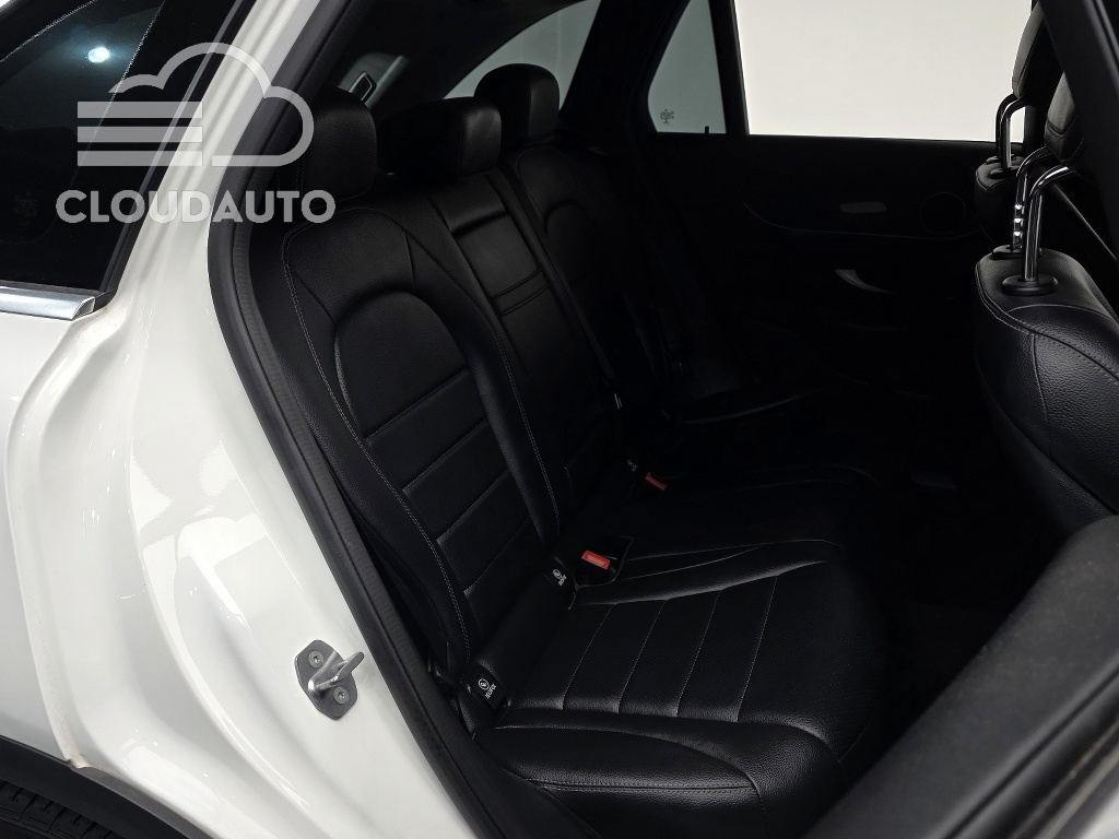 2019 Mercedes-Benz GLC GLC300 4MATIC - Image 11