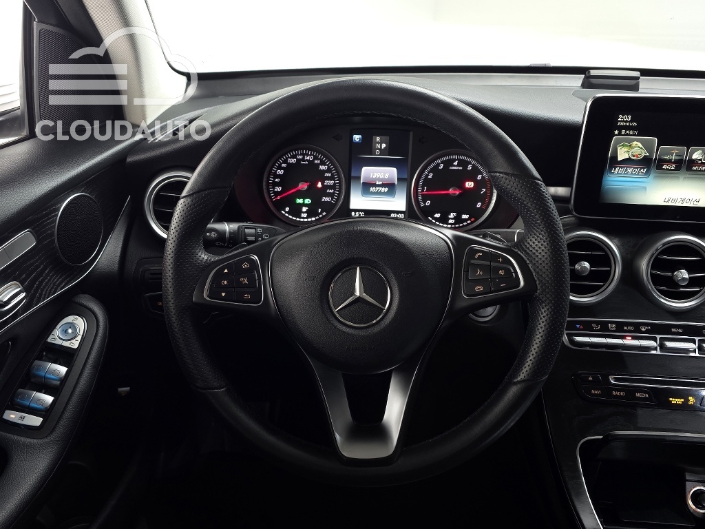 2019 Mercedes-Benz GLC GLC300 4MATIC - Image 13