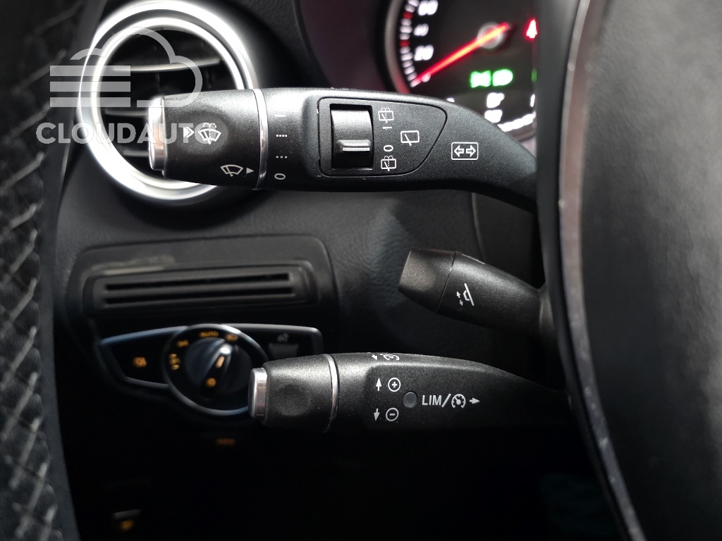 2019 Mercedes-Benz GLC GLC300 4MATIC - Image 16