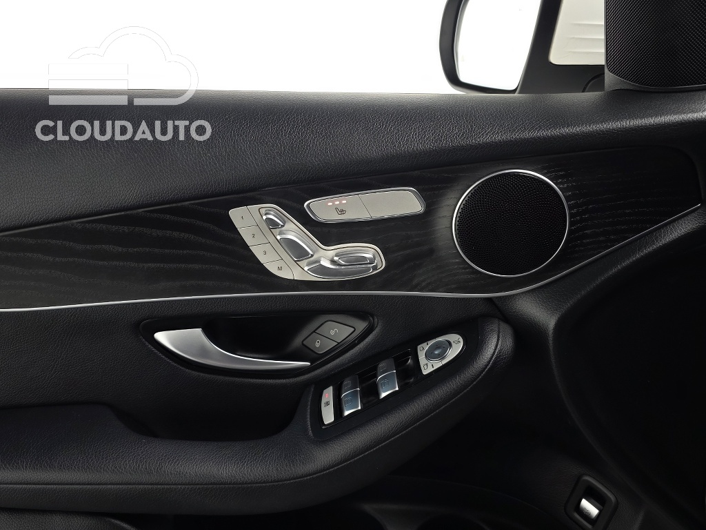 2019 Mercedes-Benz GLC GLC300 4MATIC - Image 18
