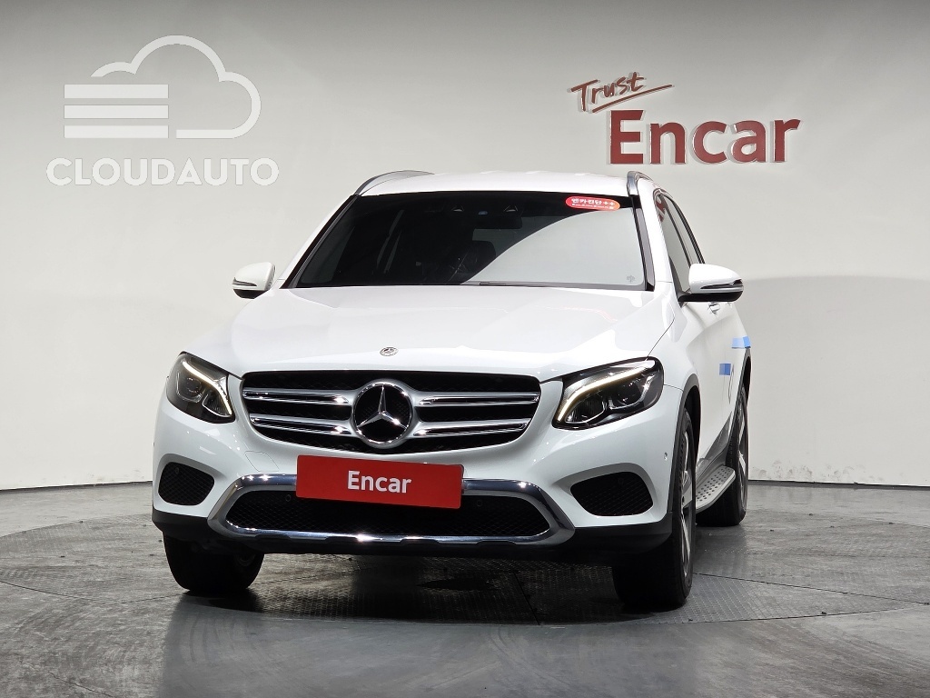 2019 Mercedes-Benz GLC GLC300 4MATIC - Image 3