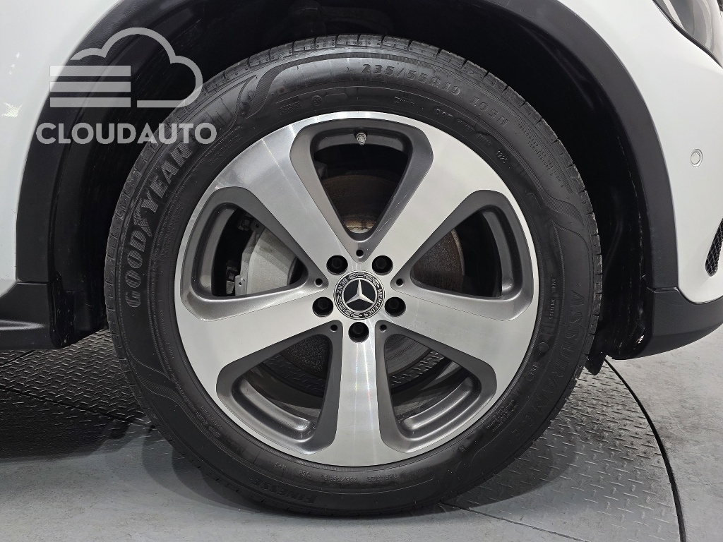 2019 Mercedes-Benz GLC GLC300 4MATIC - Image 5