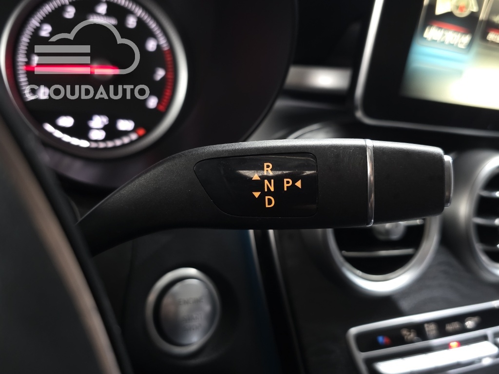 2019 Mercedes-Benz GLC GLC300 4MATIC - Image 9