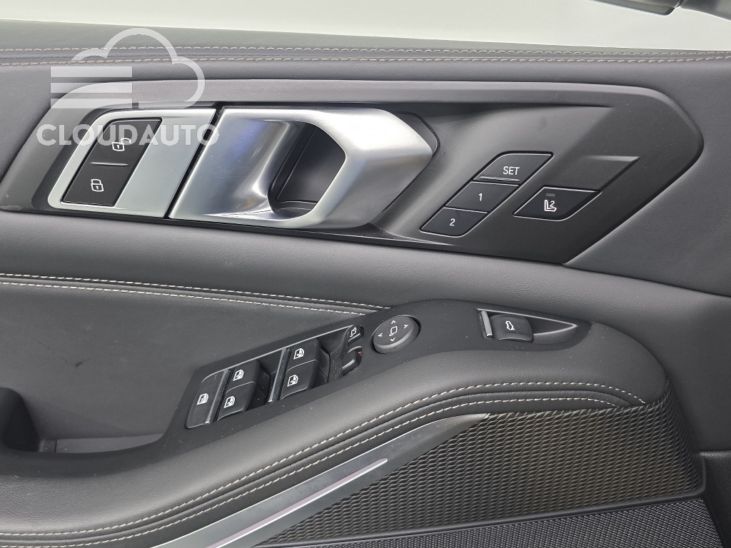 2022 BMW X5 xDrive 40i M Sports - Image 13