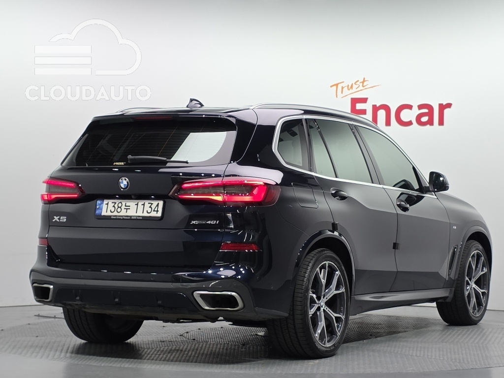 2022 BMW X5 xDrive 40i M Sports - Image 2