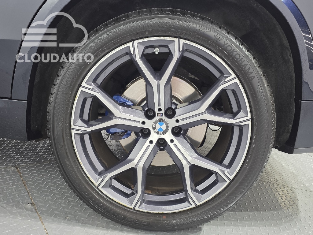 2022 BMW X5 xDrive 40i M Sports - Image 21