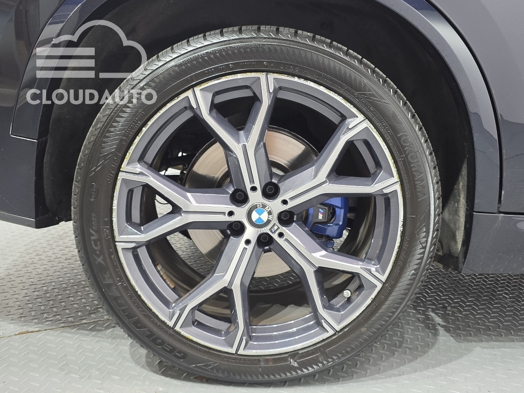 2022 BMW X5 xDrive 40i M Sports - Image 5