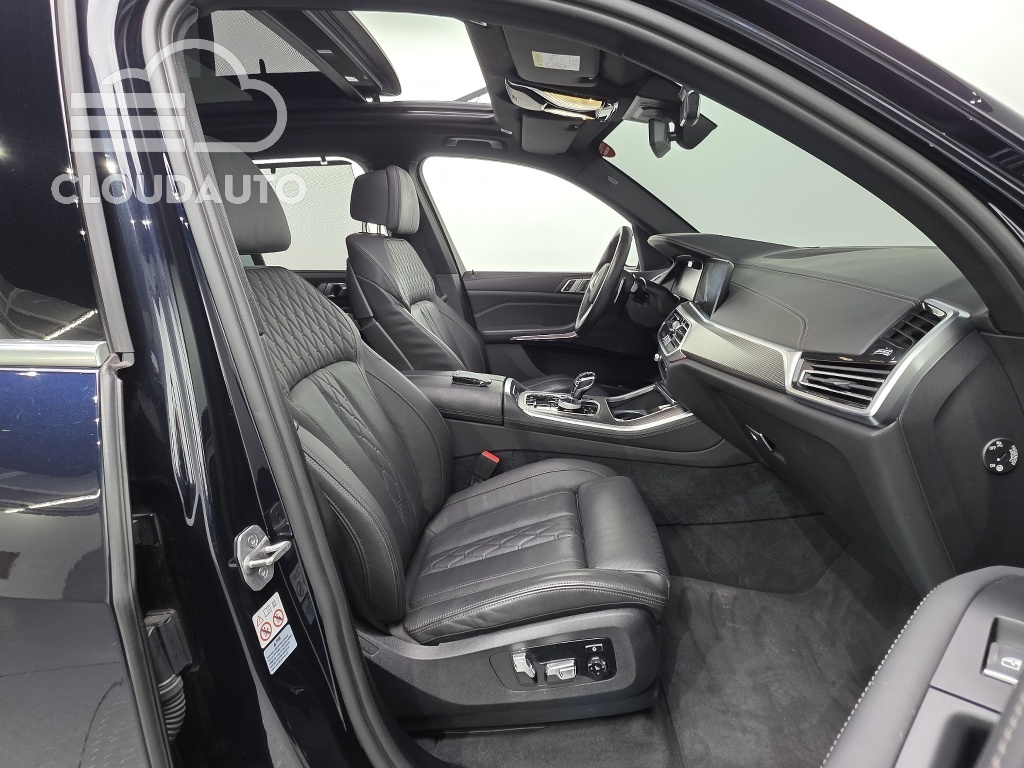 2022 BMW X5 xDrive 40i M Sports - Image 10
