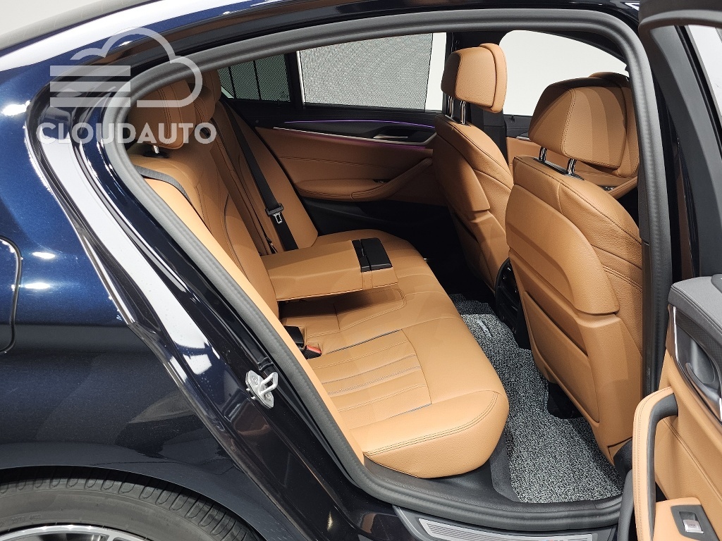 2023 BMW 5 Series 520i M Sports - Image 6
