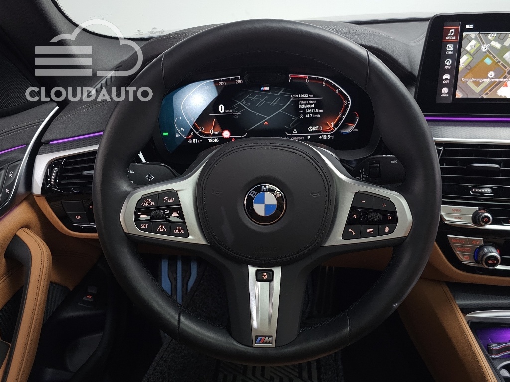 2023 BMW 5 Series 520i M Sports - Image 10