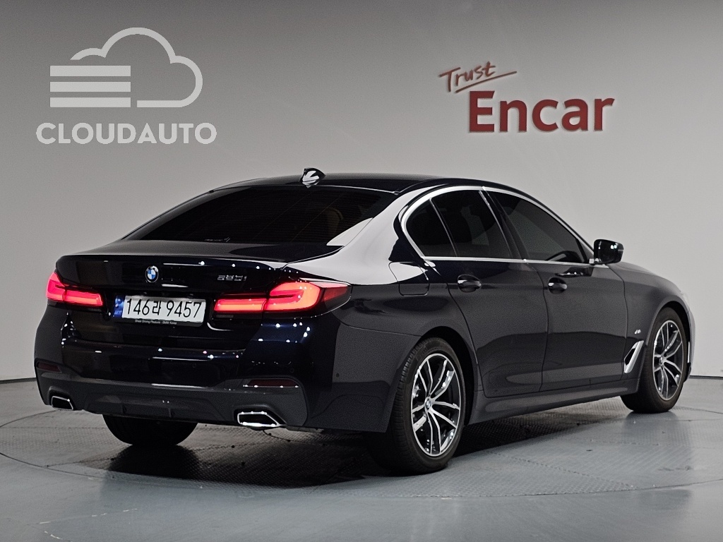 2023 BMW 5 Series 520i M Sports - Image 2