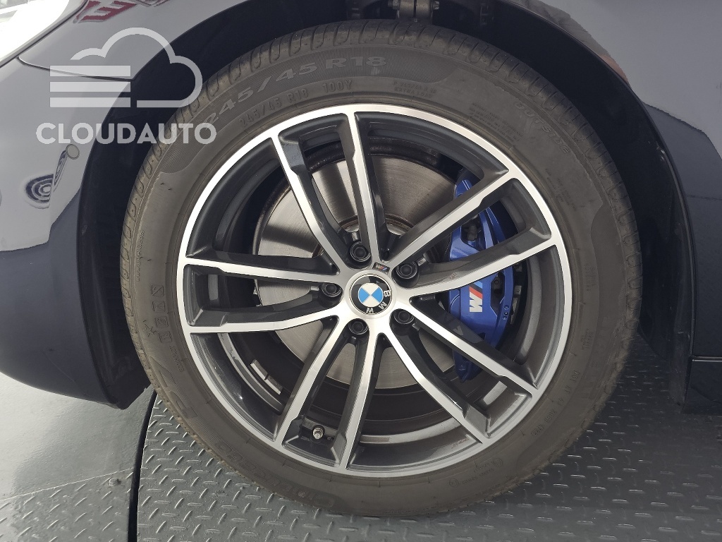 2023 BMW 5 Series 520i M Sports - Image 16