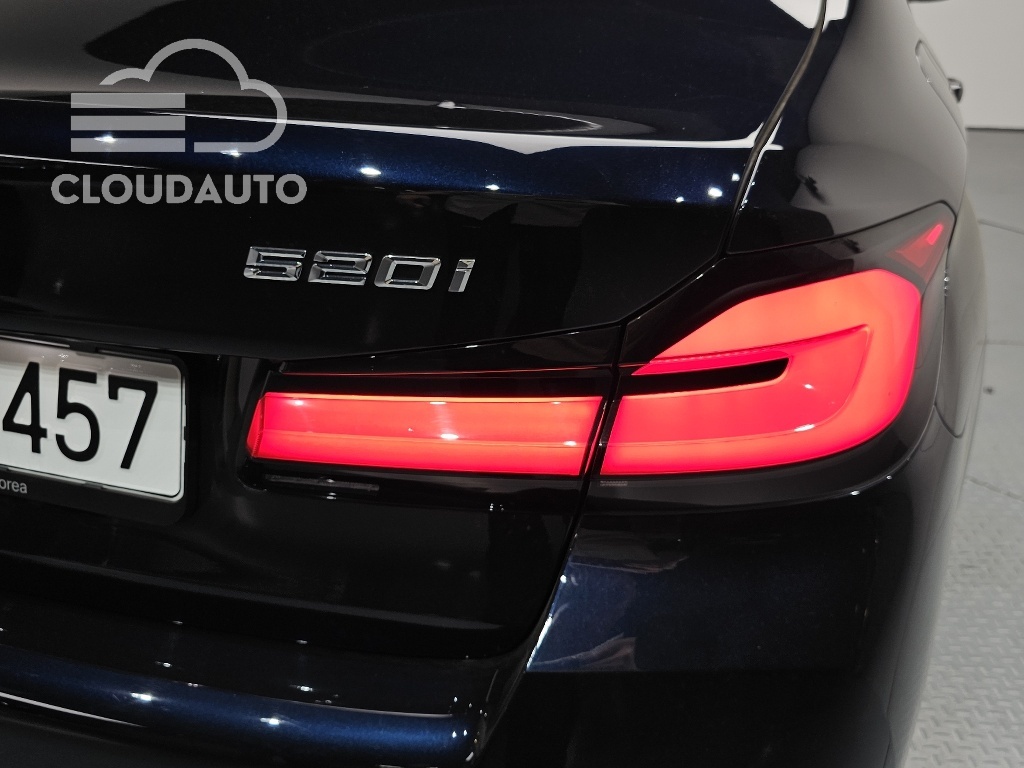 2023 BMW 5 Series 520i M Sports - Image 18