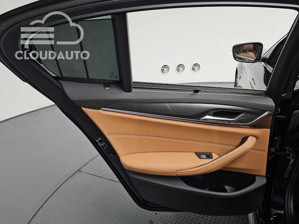 2023 BMW 5 Series 520i M Sports - Image 20