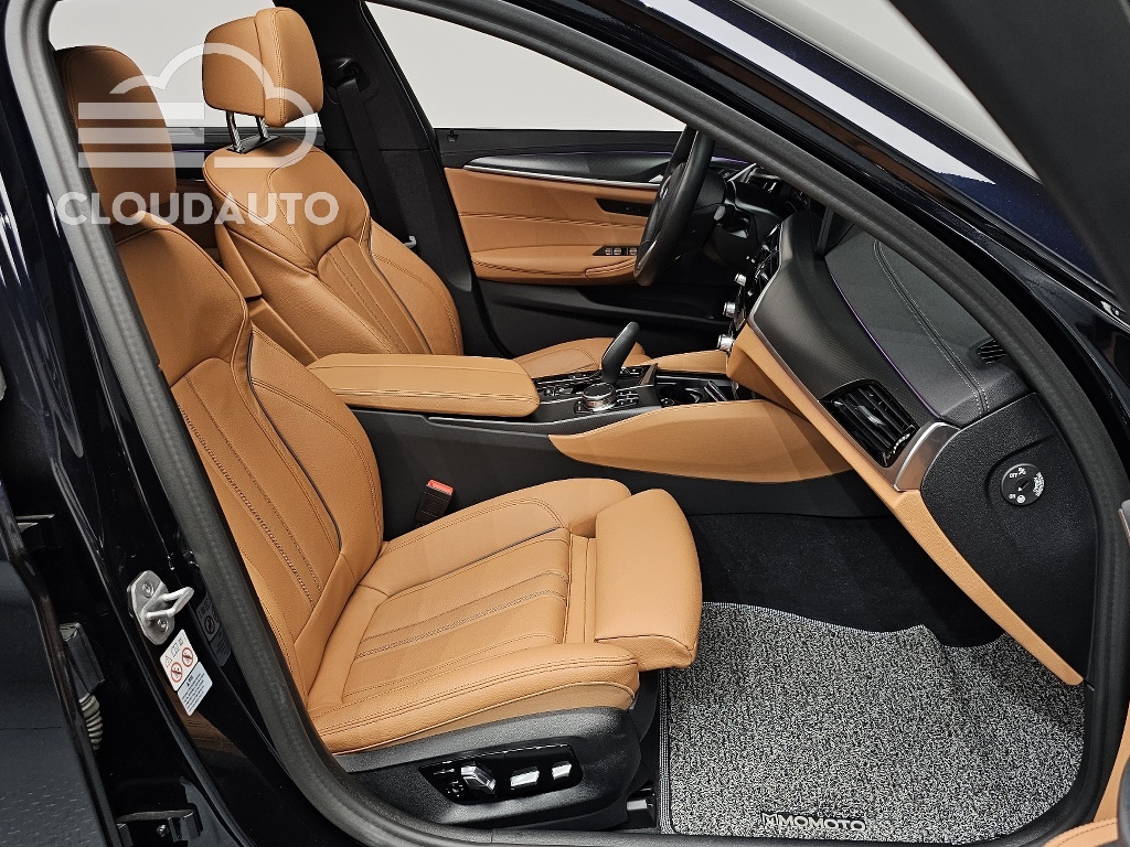 2023 BMW 5 Series 520i M Sports - Image 21