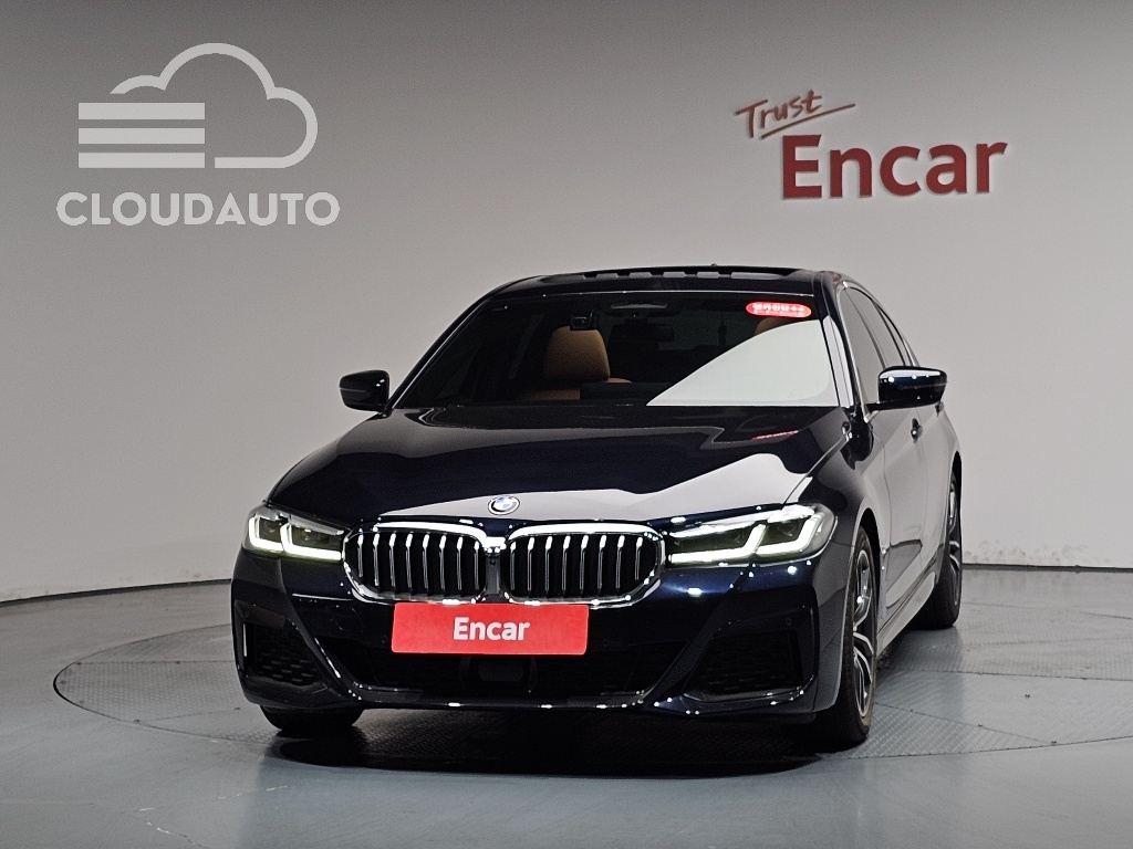 2023 BMW 5 Series 520i M Sports - Image 3