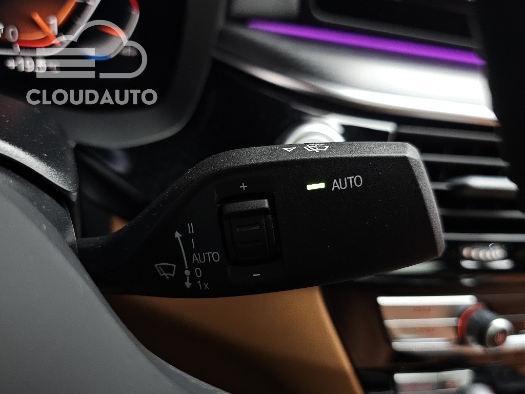 2023 BMW 5 Series 520i M Sports - Image 32