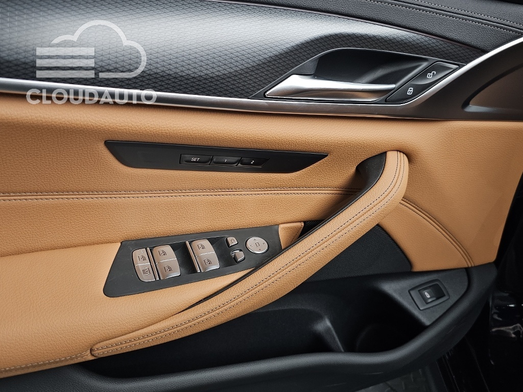2023 BMW 5 Series 520i M Sports - Image 35