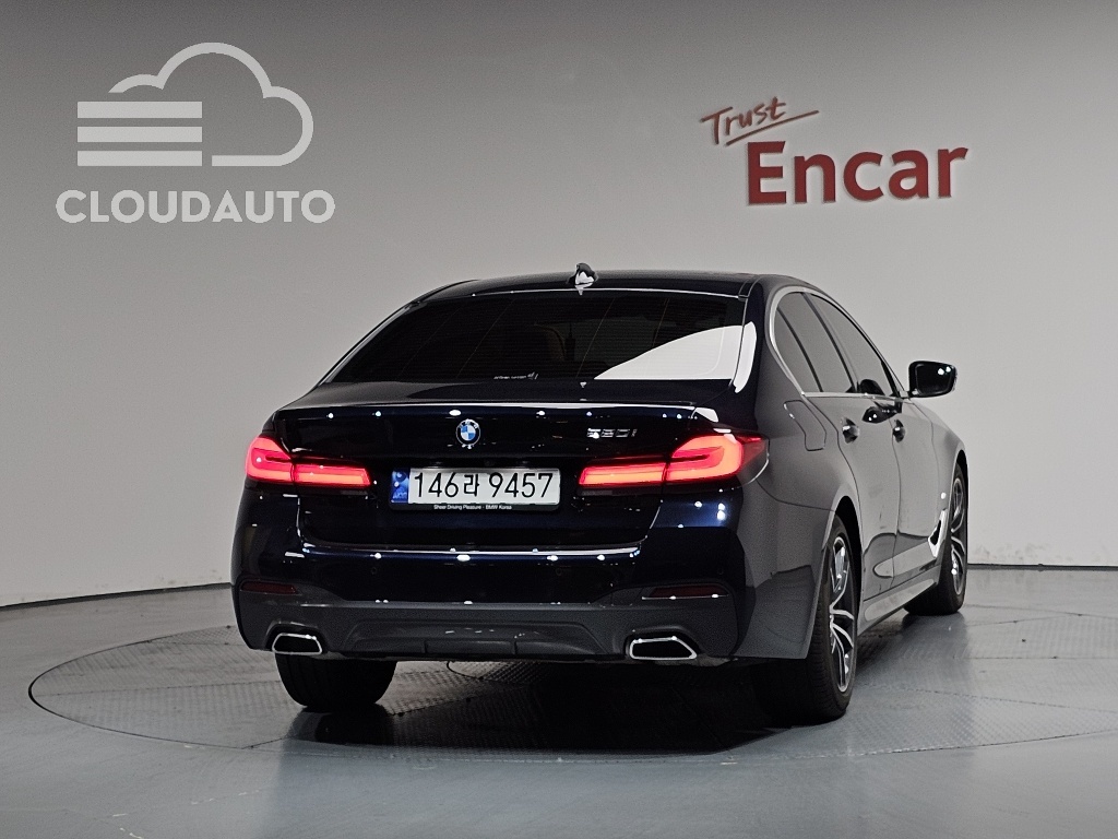 2023 BMW 5 Series 520i M Sports - Image 4