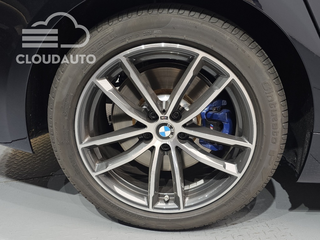 2023 BMW 5 Series 520i M Sports - Image 5