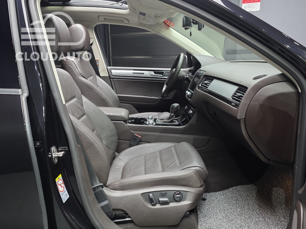 2015 Volkswagen Touareg V6 3.0 TDI Premium - Image 11