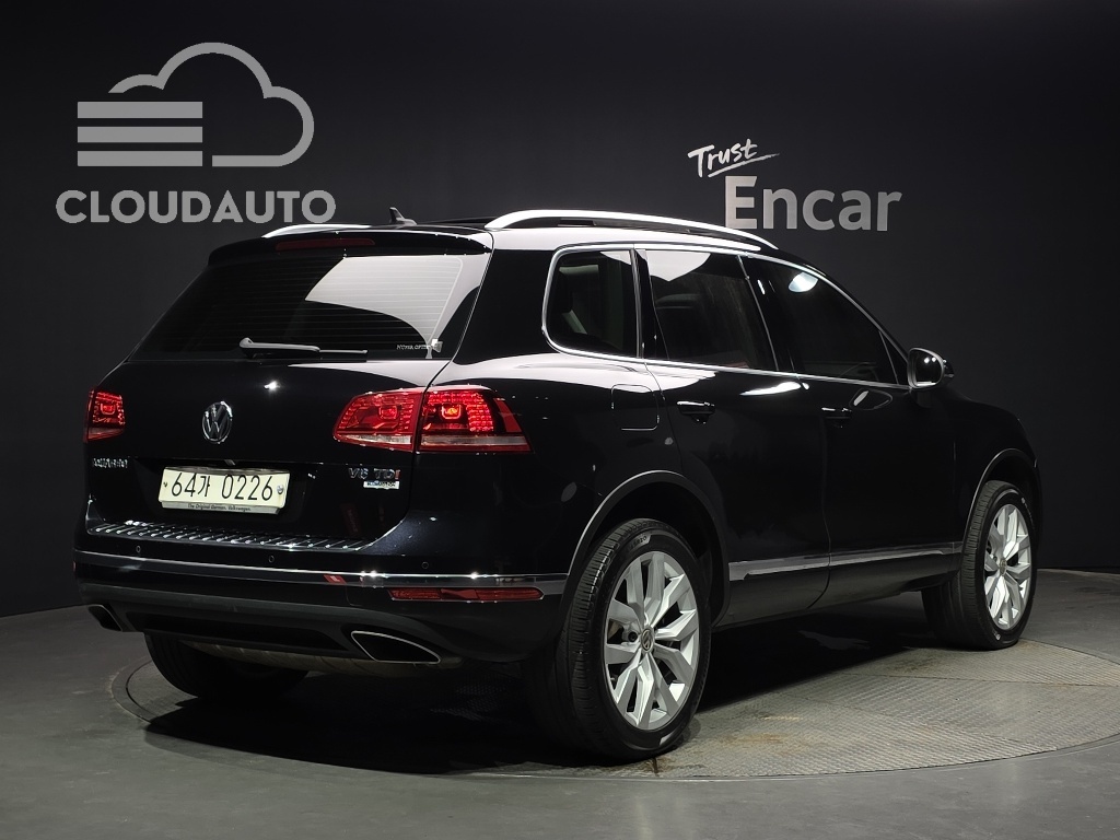 2015 Volkswagen Touareg V6 3.0 TDI Premium - Image 2