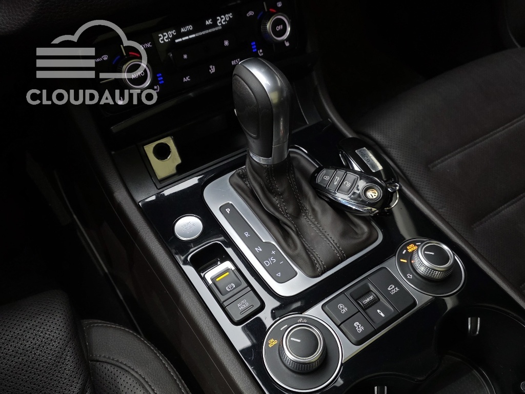 2015 Volkswagen Touareg V6 3.0 TDI Premium - Image 9