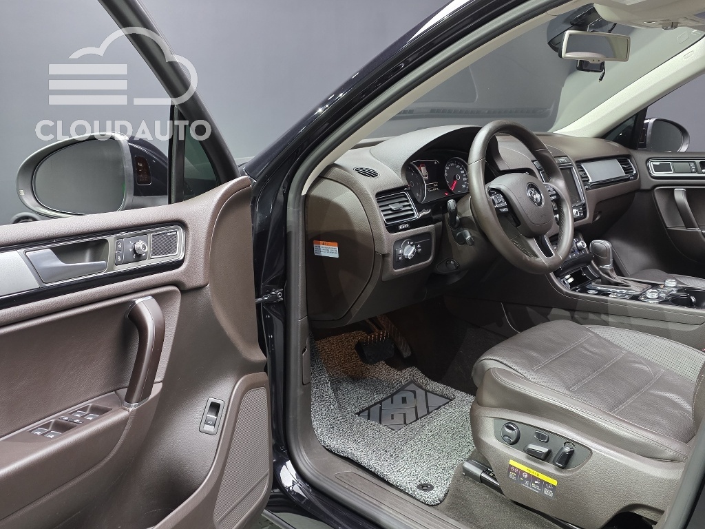 2015 Volkswagen Touareg V6 3.0 TDI Premium - Image 10