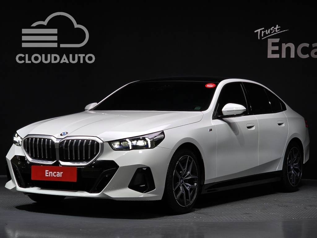 2025 BMW 5 Series 520i M Sports