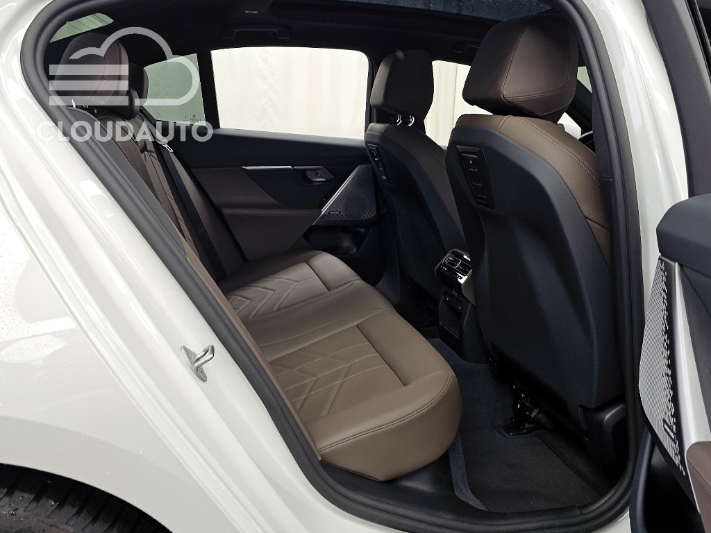 2025 BMW 5 Series 520i M Sports - Image 12