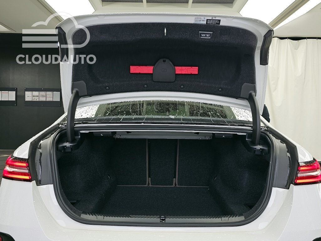 2025 BMW 5 Series 520i M Sports - Image 20