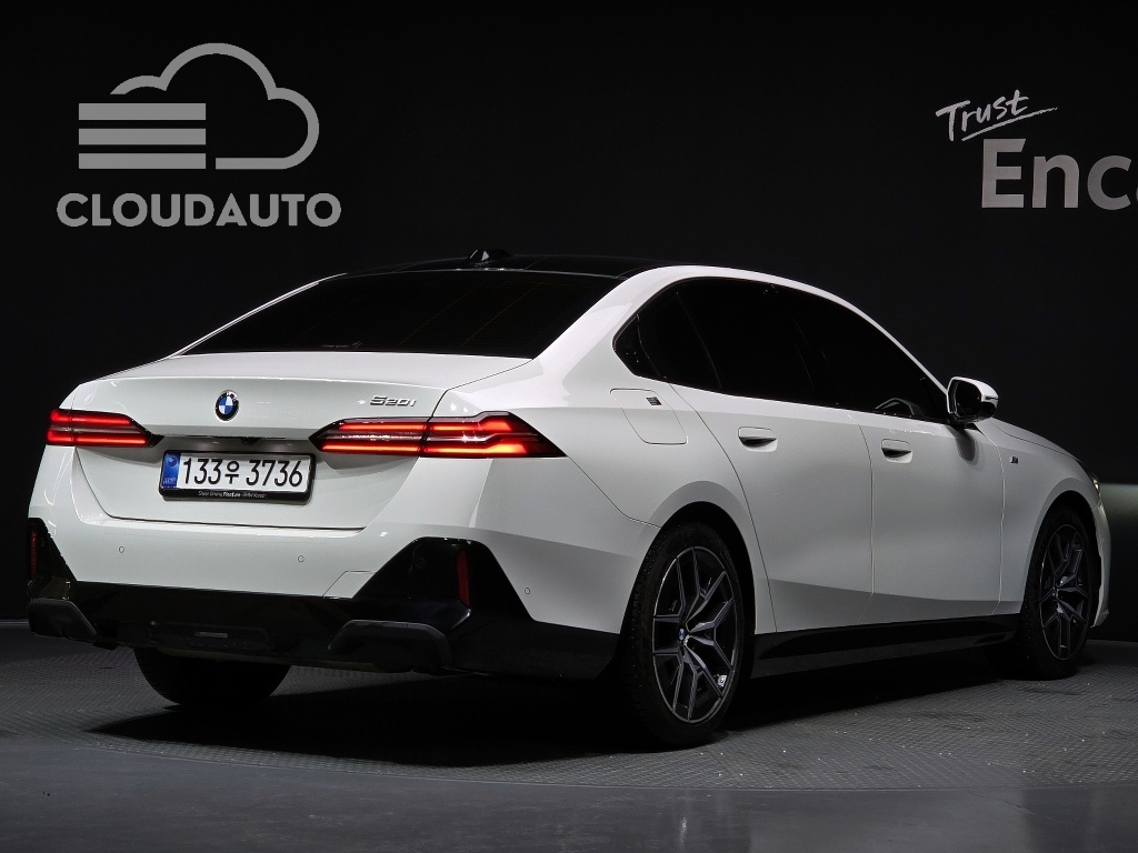 2025 BMW 5 Series 520i M Sports - Image 2