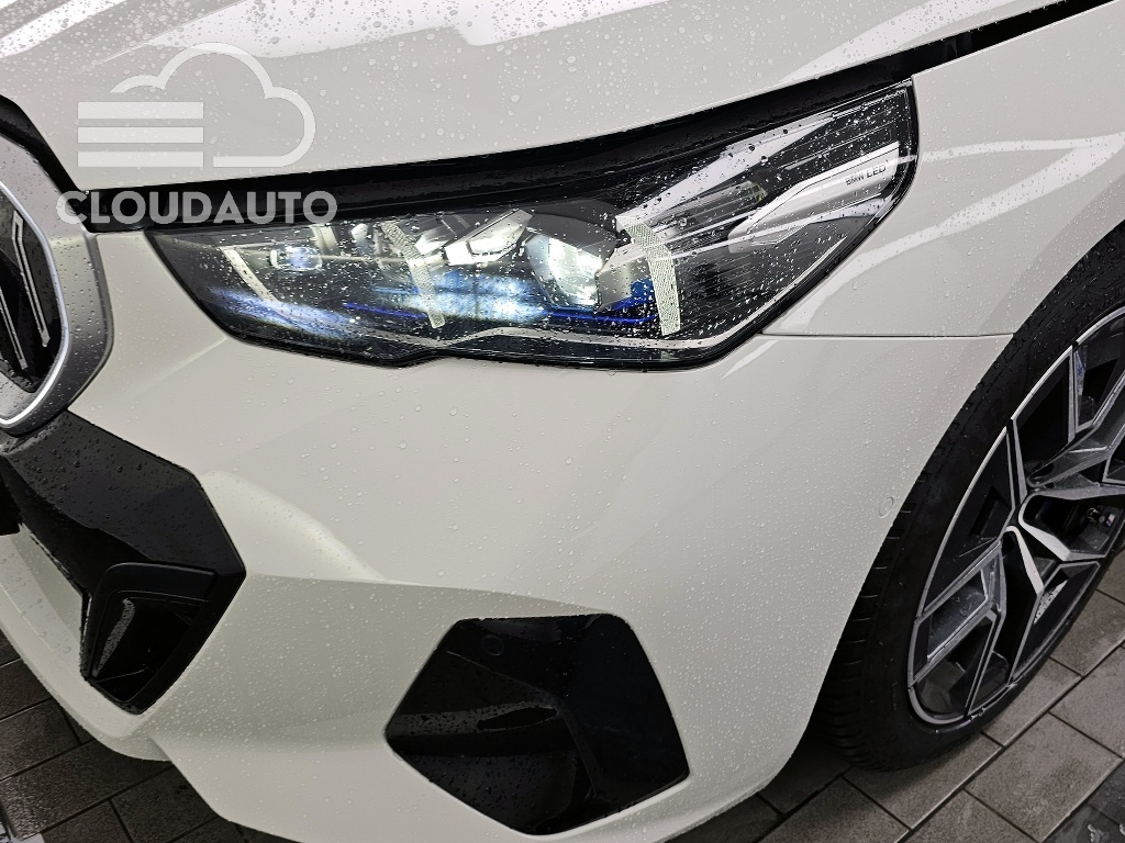 2025 BMW 5 Series 520i M Sports - Image 22