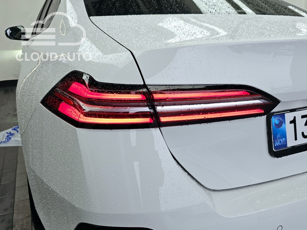 2025 BMW 5 Series 520i M Sports - Image 23