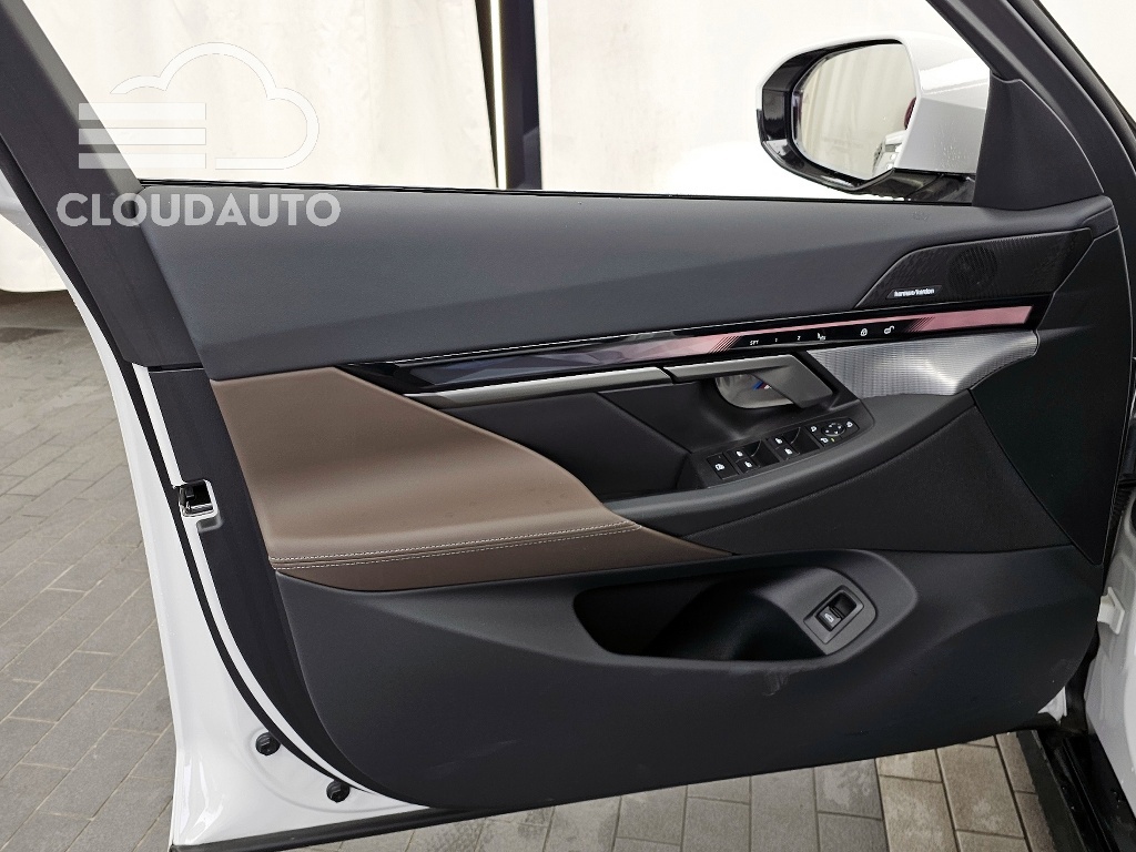 2025 BMW 5 Series 520i M Sports - Image 24