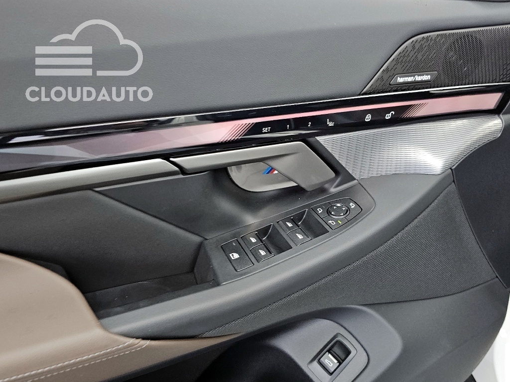 2025 BMW 5 Series 520i M Sports - Image 30