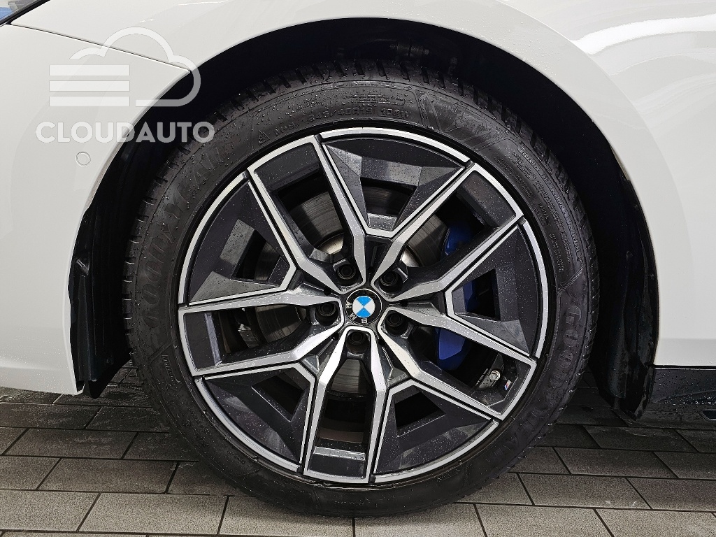 2025 BMW 5 Series 520i M Sports - Image 35
