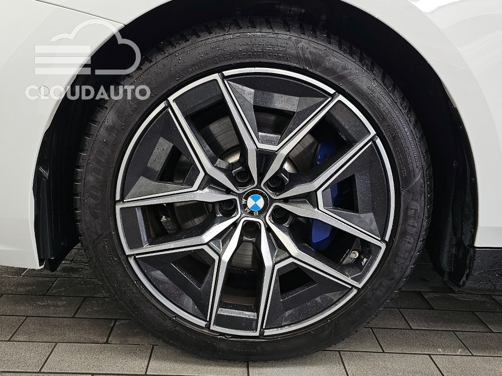 2025 BMW 5 Series 520i M Sports - Image 5