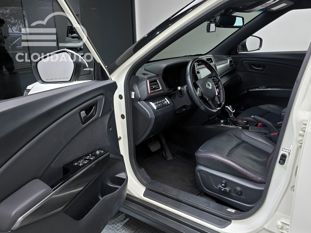 2020 SsangYong Tivoli Gasoline 1.5 2WD - Image 11