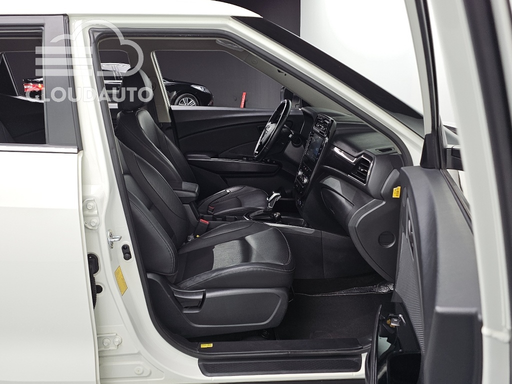 2021 SsangYong Tivoli Gasoline 1.5 2WD - Image 12